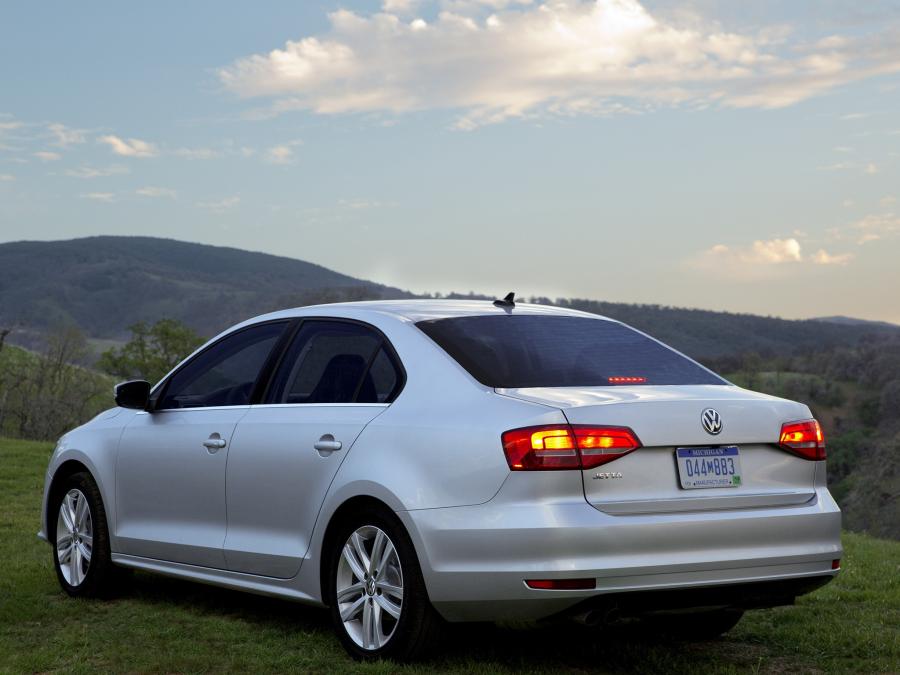  Volkswagen Jetta 2015 года  (US) (фото 9 из 62)